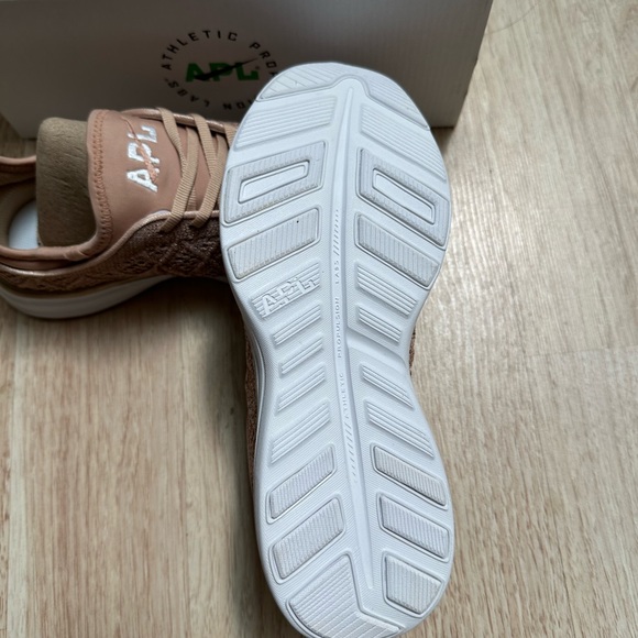 New with Box APL Rose Gold Tech Phantom Sneakers 8.5 - Picture 13 of 14